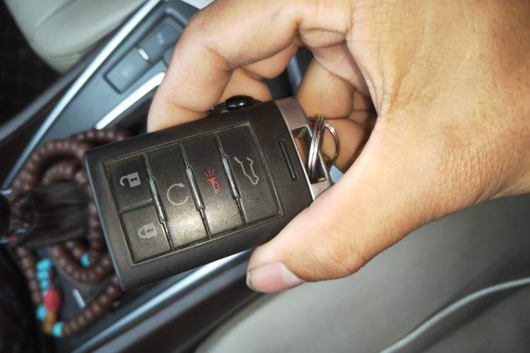 Used Cadillac SRX 2012 3.0L Elite Edition Vehicle Key