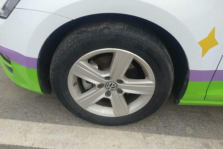 Used Volkswagen Golf 2017 1.6L Automatic Comfort Million-Vehicle Anniversary Edition
