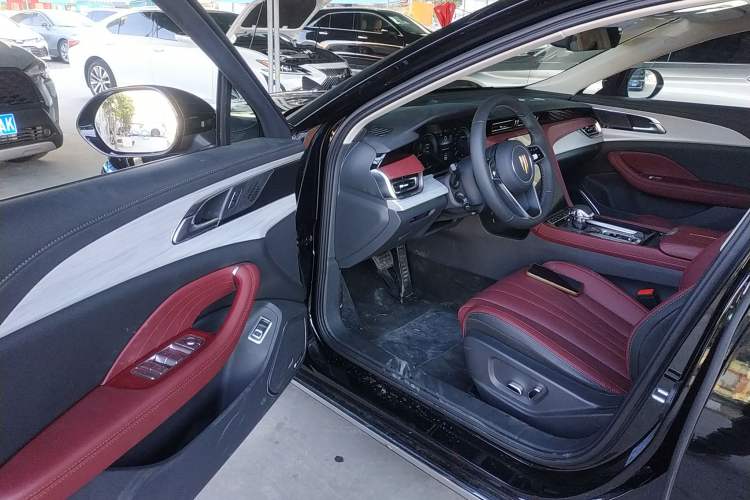 Used Hongqi H5 2025 2.0T Automatic Flag Edition – 500 000 Units Commemorative Version