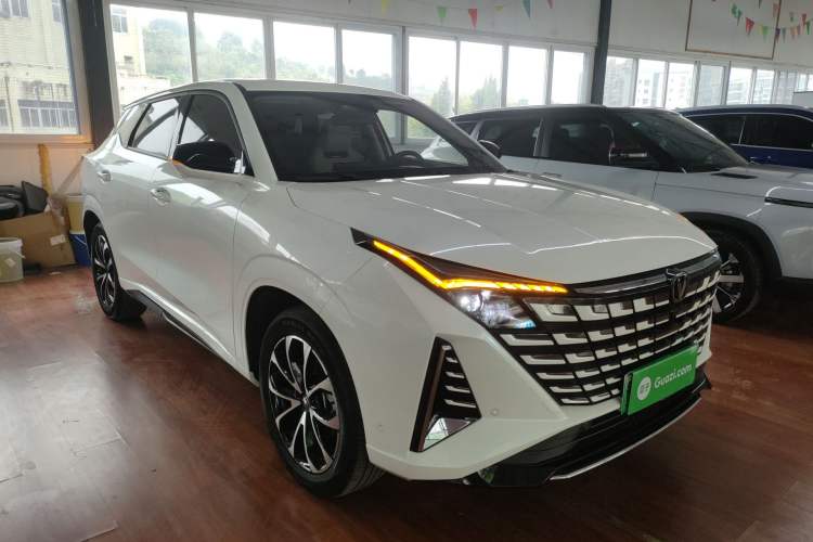 Used CHANGAN UNI-Z New Energy 2024 Blue Whale Smart Electric iDD 125km Excellence Model Exterior 1