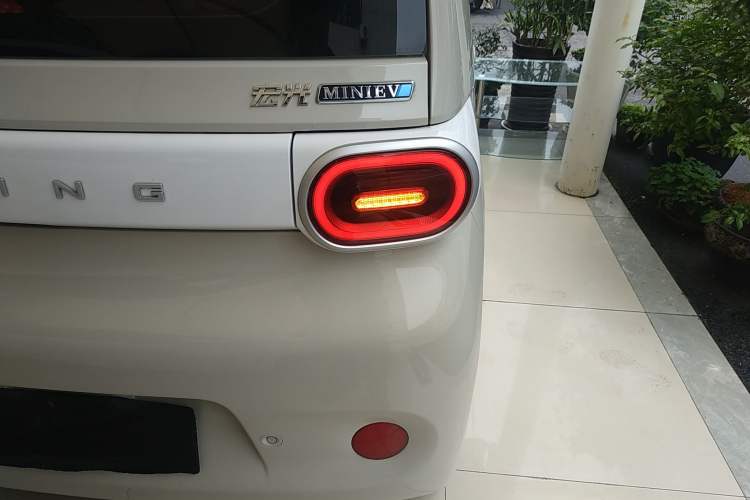 Used Wuling Hongguang MINIEV 2024 3rd Generation 215km Youth Edition Right Rear Taillight