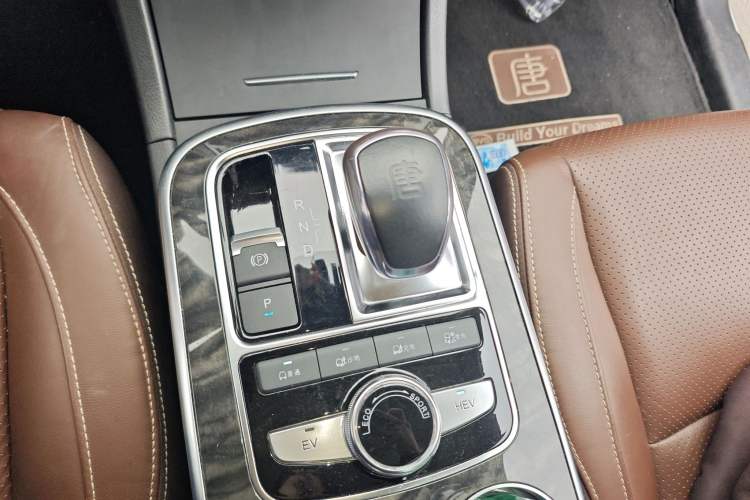 Used BYD Tang New Energy 2015 2.0T Four-Wheel-Drive Flagship Model