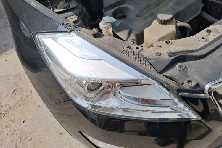 Used BAIC Weiwang S50 2016 1.5T Manual Joyful Luxury Edition Right Front Headlight