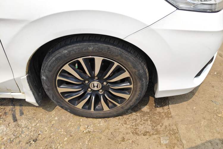 Used Honda Crider 2015 1.8L automatic luxury edition
