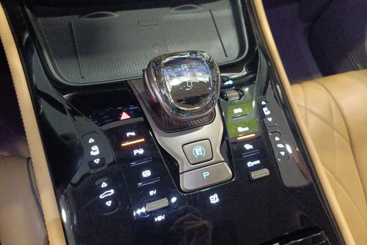 Used Denza D9 2022 DM-i 970 Four-Wheel Drive Flagship Model