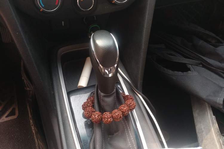 Used Chevrolet Monza 2022 320 Automatic Enjoyment Sunroof Version Gear Lever