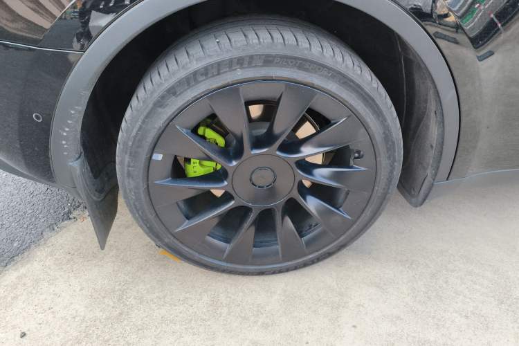 Used Tesla Model Y 2023 Long-Range All-Wheel-Drive Version