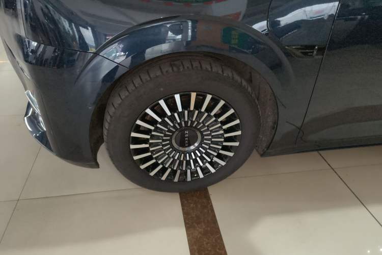 Used Zeekr 009 2022 WE Edition Left Front Wheel Hub