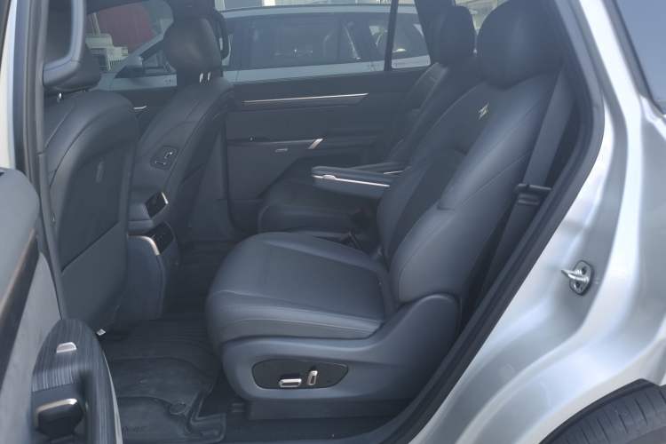 Used Dongfeng eπ eπ008 2024 210Max Range-Extended Version 6 Seats