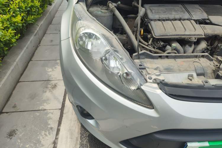 Used Ford Fiesta 2011 Hatchback 1.5L Automatic Fashion Edition Right Front Headlight