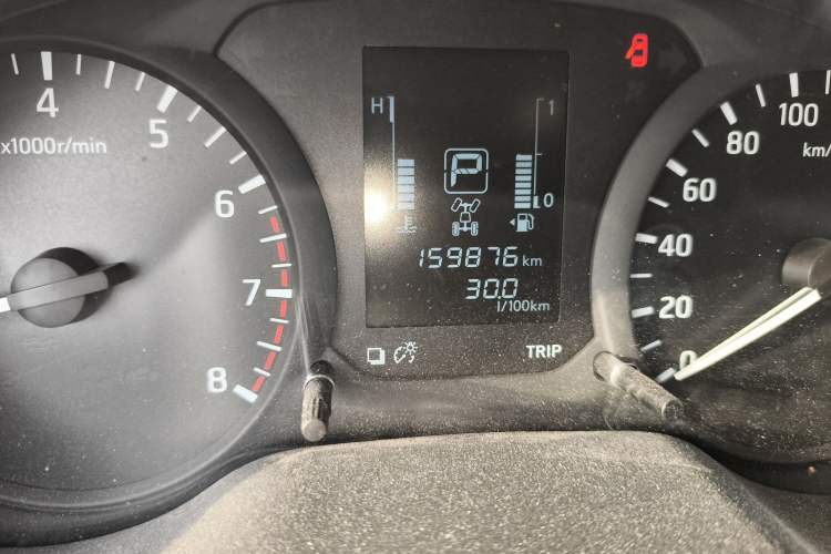 Used Nissan Navara 2017 2.5L Automatic 4x4 Luxury Edition QR25 Odometer Close Up