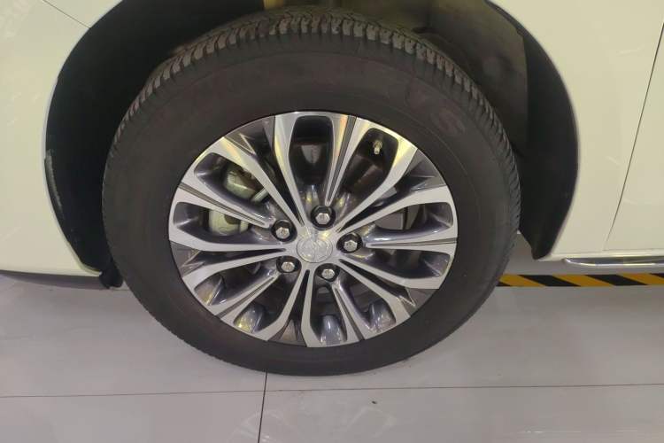 Used Buick GL8 2023 Facelifted Land Cruiser Executive Luxury Version
