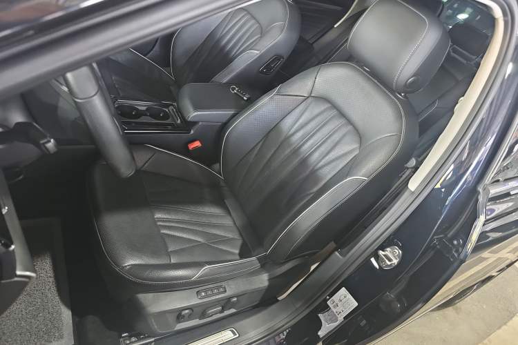 Used Volkswagen Passat 2023 330TSI Starry Luxury Edition
