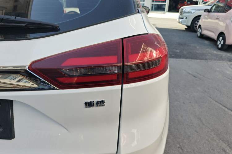 Used Geely Auto Emgrand X7 Sport 2018 1.8TD Automatic Two-Wheel Drive Smart Connect 4G Internet Edition
