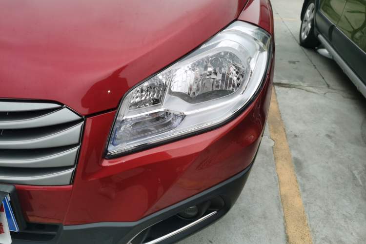 Used Suzuki S-Cross 2015 1.6L CVT Two-Wheel Drive Entry-Level Trim
