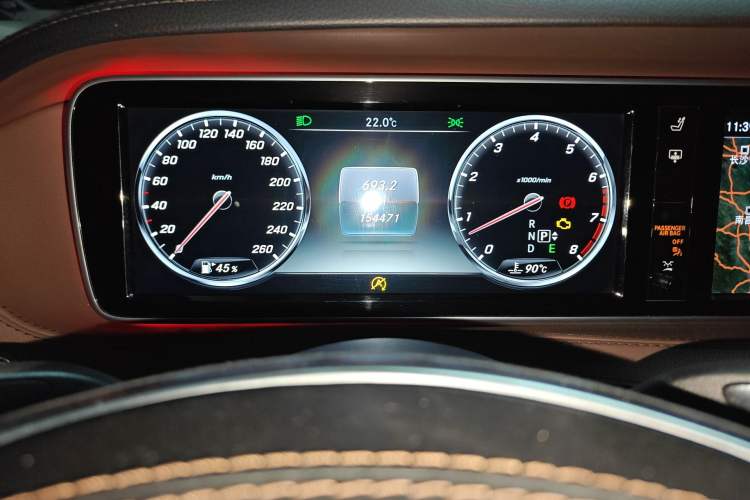 Used Mercedes-Benz S-Class 2016 S 320 L Business Model Odometer Close Up