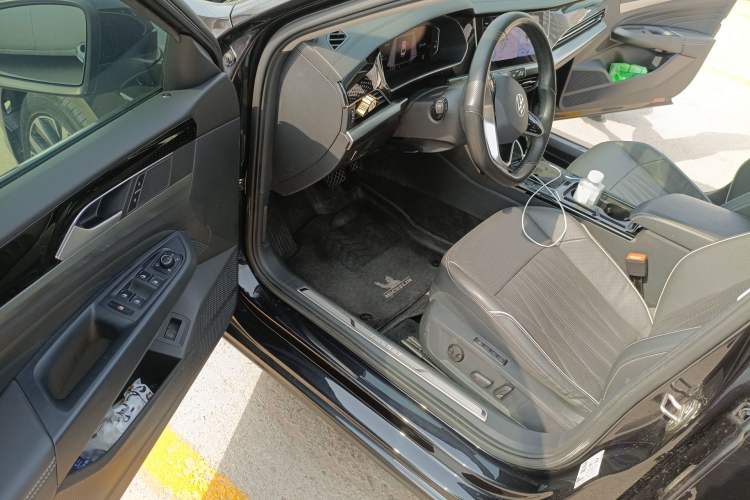 Used Volkswagen Passat 2022 330TSI Luxury Edition Driver Seat