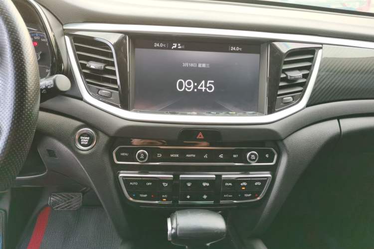 Used GAC Trumpchi GS7 2017 280T Two-Wheel Drive Luxury Model Audio And AC Panel