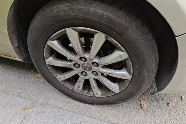 Used Buick GT 2013 GT 1.8L Automatic Fashion Edition Right Front Wheel Hub