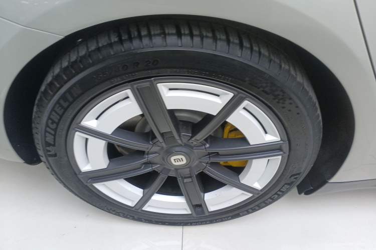 Used Xiaomi Auto SU7 2024 Four-Wheel Drive Ultra-Long Range Advanced Intelligent Driving Max Edition Right Rear Wheel Hub