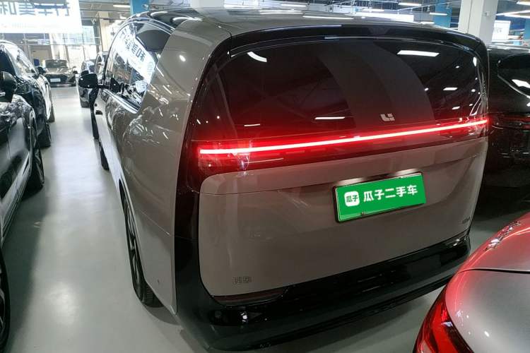 Used Li Auto MEGA 2024 Ultra Model
