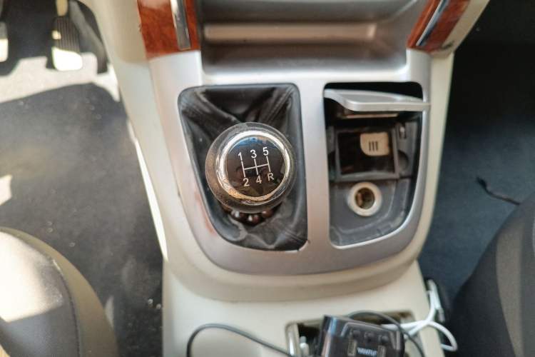 Used Jinbei Grace 2015 2.0L Classic Edition Luxury Long-Wheelbase 9-Seater