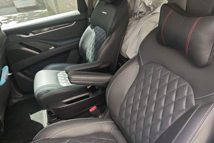 Used SAIC MAXUS D90 Pro 2021 2.0T Gasoline 4x4 Luxury Edition 7-Seater
