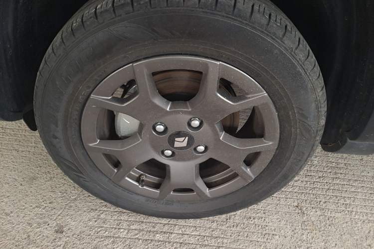 Used Baojun Spark EUV 2026 301km Flagship Edition Left Front Wheel Hub