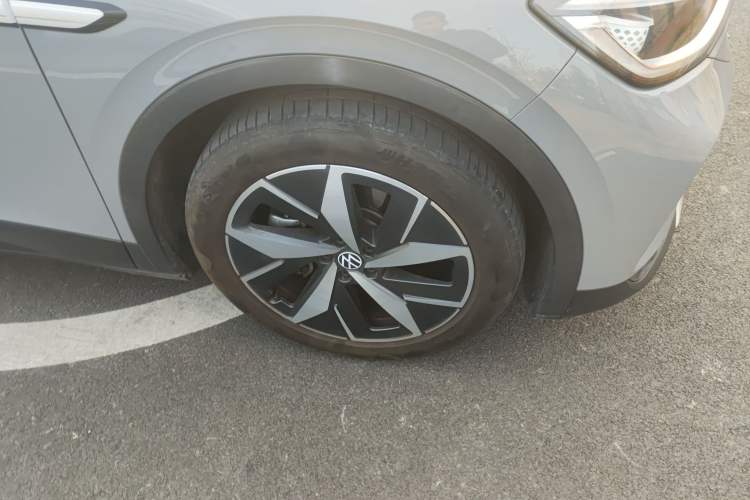 Used Volkswagen ID.4 CROZZ 2021 Long-Range Lite PRO Two-Wheel Drive Version Right Front Wheel Hub