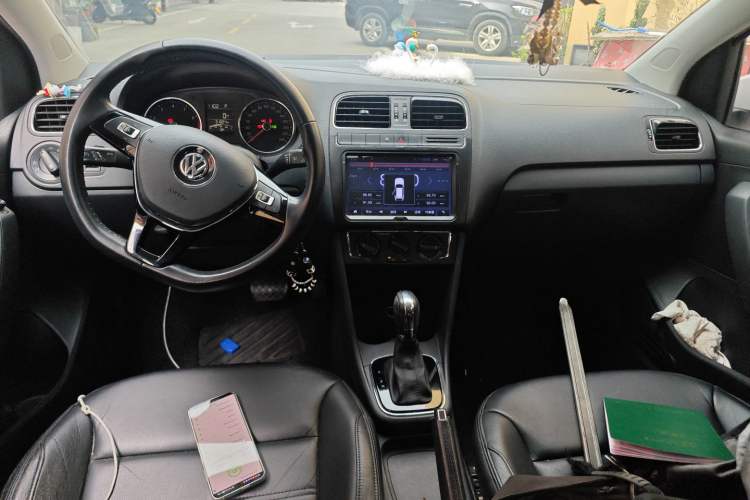 Used Volkswagen Polo 2016 1.6L Automatic Comfort Model Center Console