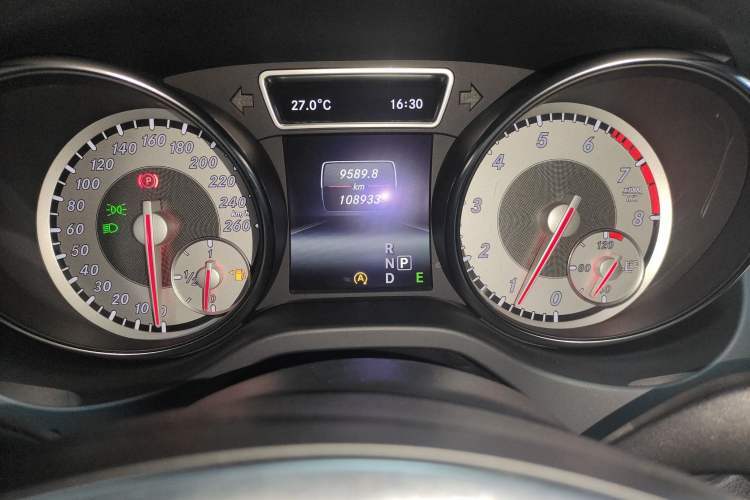 Used Mercedes-Benz GLA 2015 GLA 220 4MATIC Luxury Model Instrument Cluster