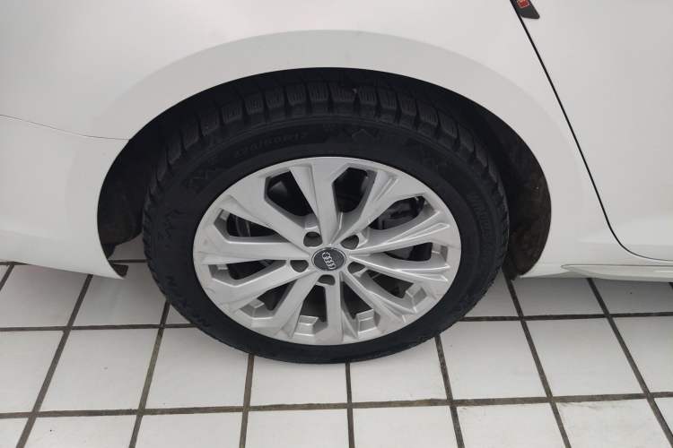 Used Audi A4L 2019 40 TFSI Ambition Version China V Right Rear Wheel Hub