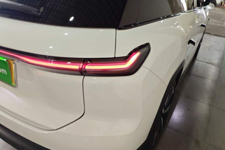 Used Nio ES7 2022 75 kWh Right Rear Taillight