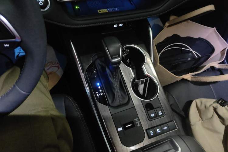 Used Toyota Crown Kluger 2024 2.5L HEV Four-Wheel Drive Premium Edition
