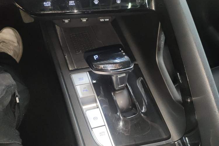 Used Hyundai Elantra 2022 1.5L CVT LUX Prestige Edition
