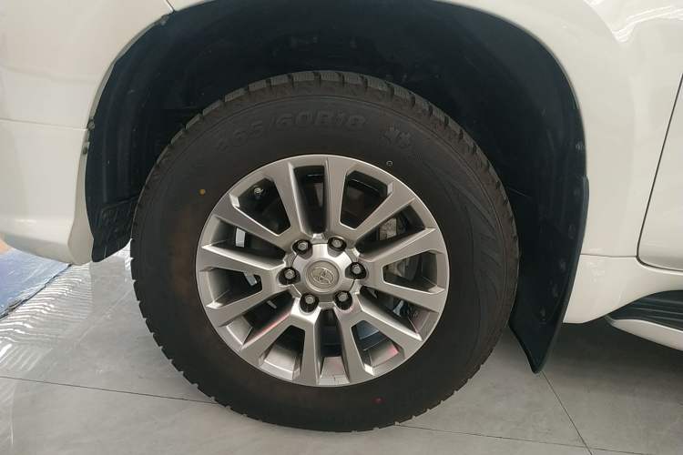 Used Toyota Prado 2019 3.5L Automatic TX-L Deluxe Edition with Rear-Mounted Spare Tire Left Front Wheel Hub