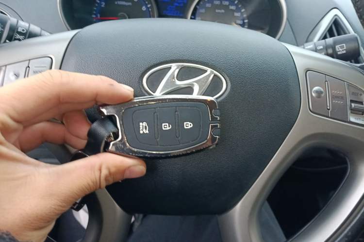 Used Hyundai ix35 2013 2.0L Automatic Two-Wheel Drive Smart GLS China IV Standard