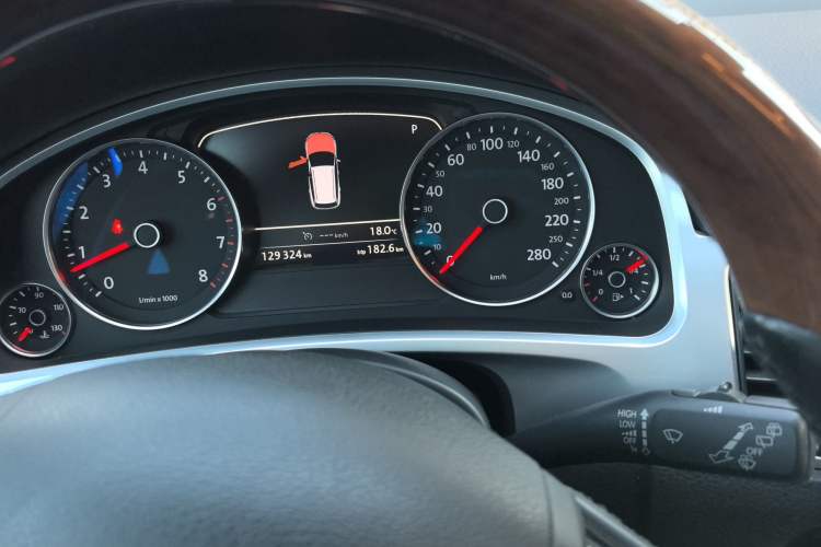 Used Volkswagen Touareg 2011 3.0 TSI Comfort Version Instrument Cluster