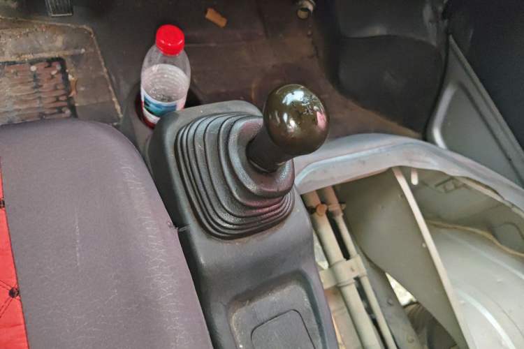 Used Dongfeng Xiaokang D52 2019 1.5L Base Version with Rear Dual Wheels China V Emission Standard DK15 Gear Lever