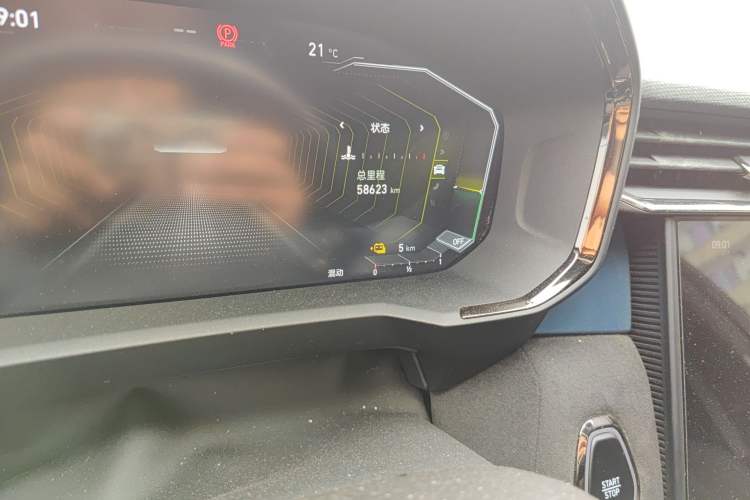 Used Lynk & Co 05 EM-P 2021 1.5TD PHEV HALO Odometer Close Up