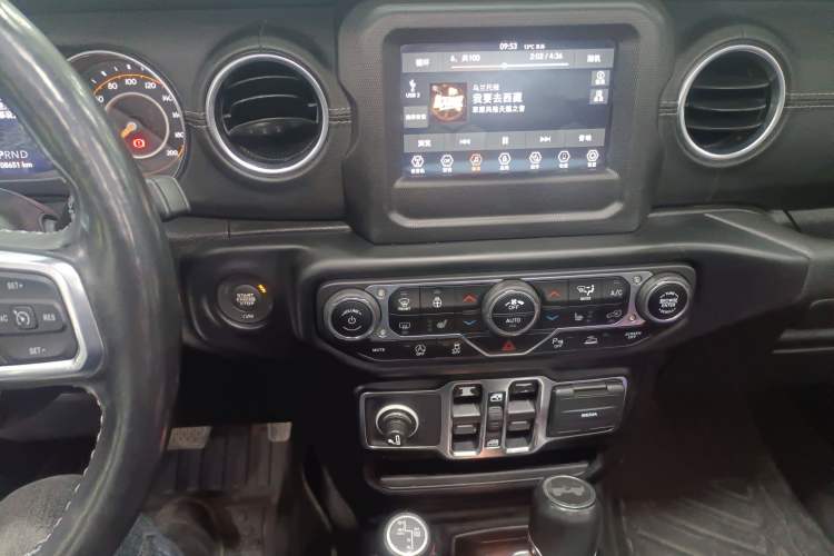 Used Jeep Wrangler 2019 2.0T Sahara Four-Door Brilliant Top Version China VI Emission Standard