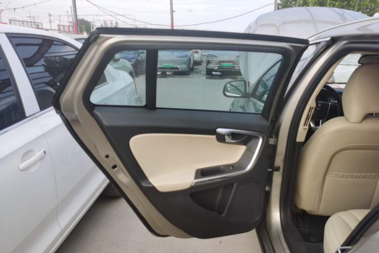 Used Volvo V60 2014 T5 Zhiyi Edition