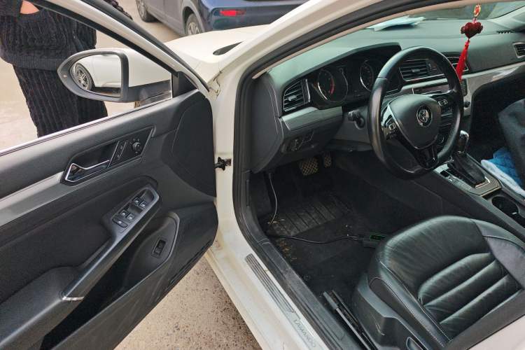 Used Volkswagen Lamando 2018 280TSI DSG Comfort Edition Driver Seat