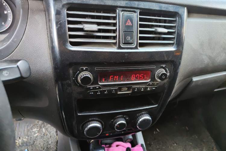 Used Wuling Rongguang V 2018 1.5L Standard Version
