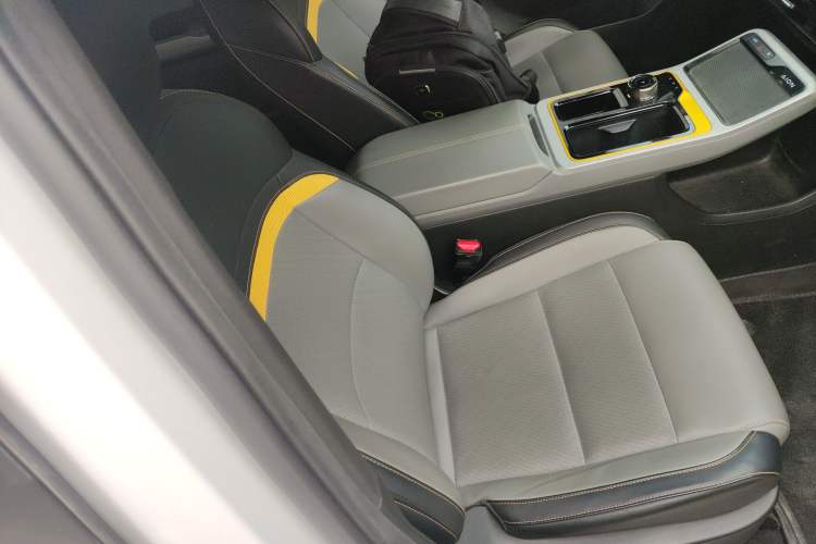 Used AION Y 2021 70 Enjoyment Tech Edition Right Front Seat