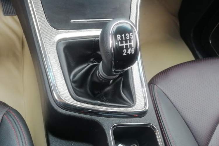 Used Baojun 560 2016 1.5T Manual Luxury Model Gear Lever