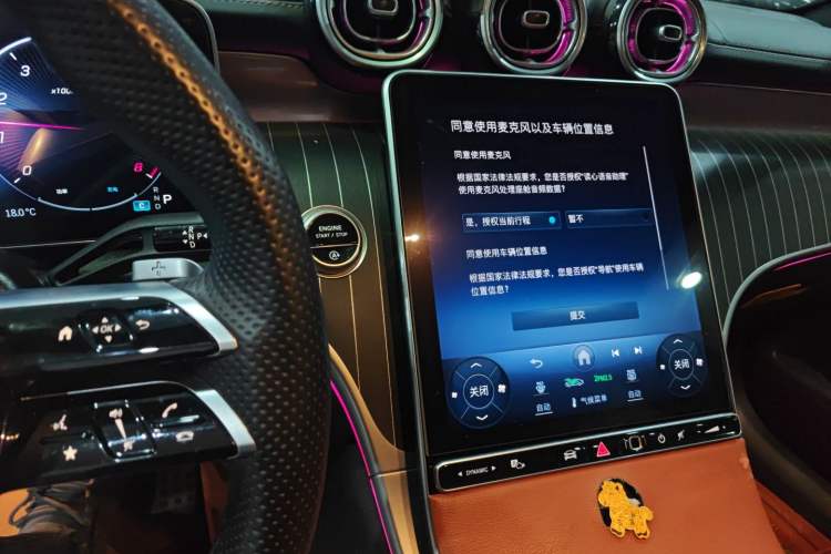 Used Mercedes-Benz GLC 2023 GLC 300 L 4MATIC Luxury 7-Seater Gear Lever