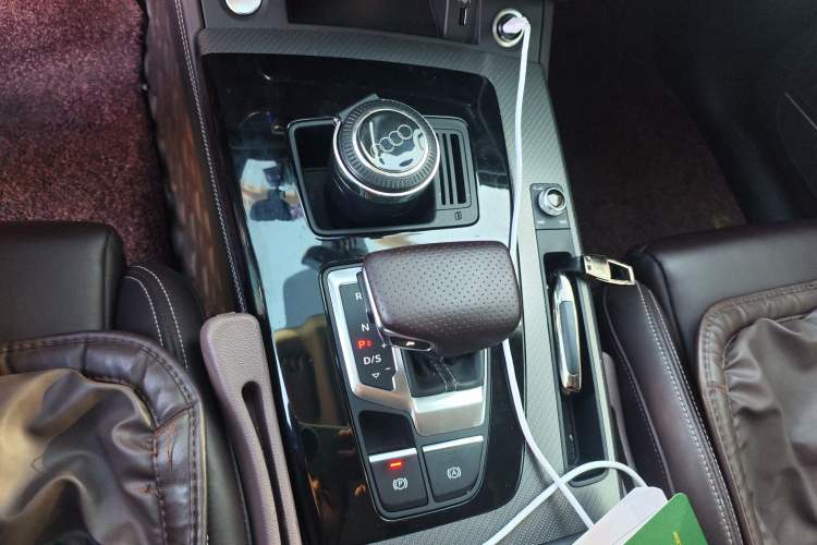 Used Audi Q5L 2022 Updated Version 45T Luxury Prestige Edition Gear Lever