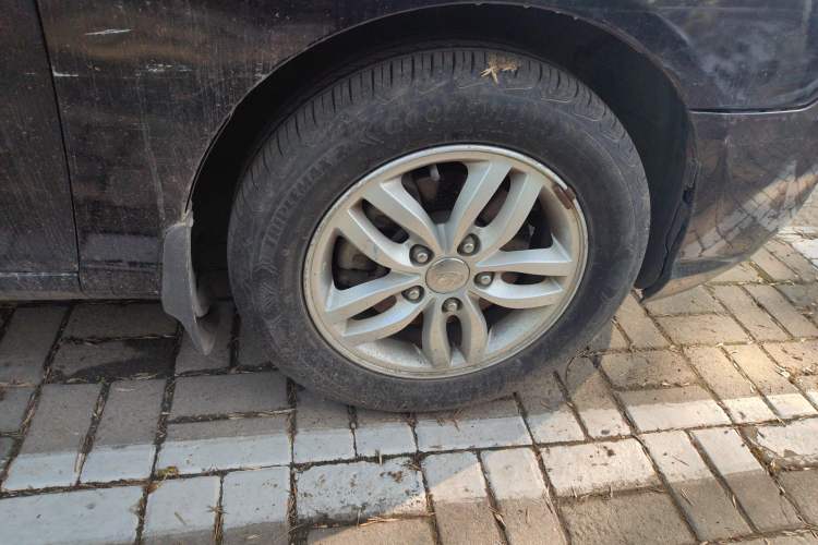 Used Hyundai Celesta 2011 1.6L Manual Comfort Edition Right Front Wheel Hub