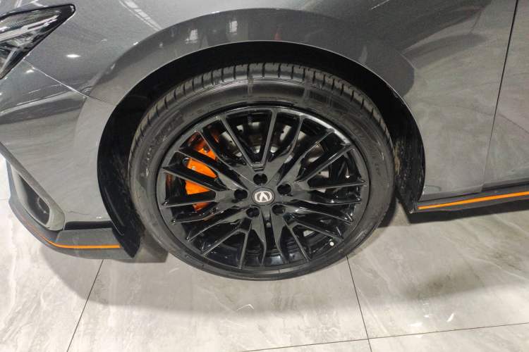 Used CHANGAN UNI-V 2025 Model Third-Generation 2.0T Dynamic Edition Left Front Wheel Hub